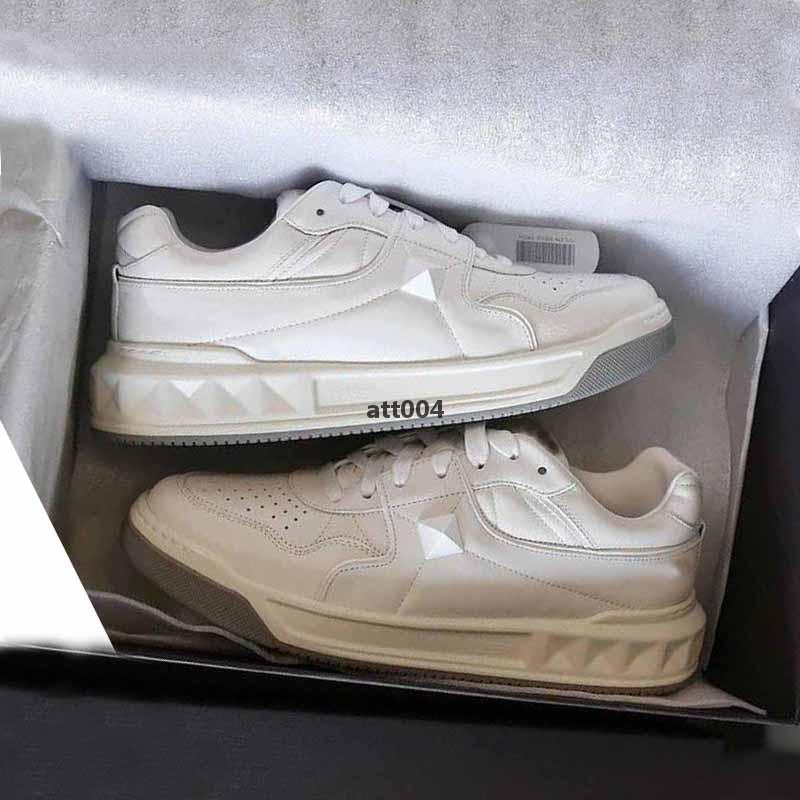 

Italy handmade casual shoes brand spiked White skate flats genuine leather mens Womens sports runner mid-top on valentinoes valentinoity qJb