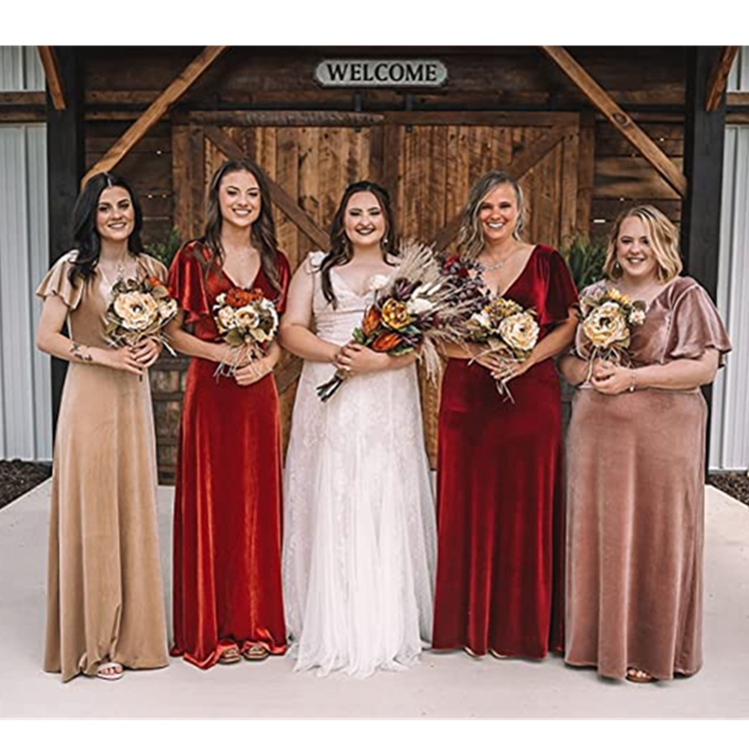 

2023 Velvet Country Bridesmaid Dresses with Flare Sleeve V-neck Full length Flowing Bohemian Wedding Party Guest Gow