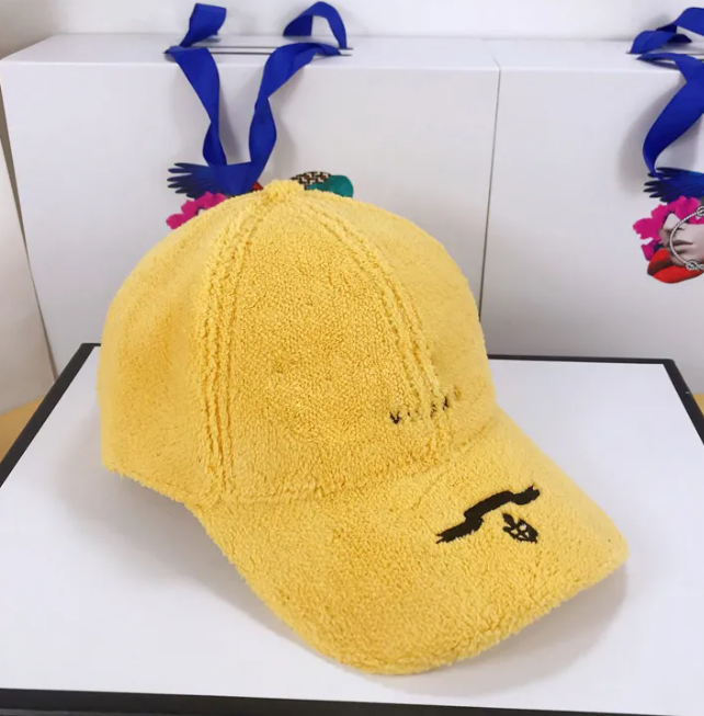 

Mens Women Designer Cashmere Baseball Cap With Letters Fashion Street Hat Beanies Warm Furry Hats Multi Colors Super Quality, Red-1