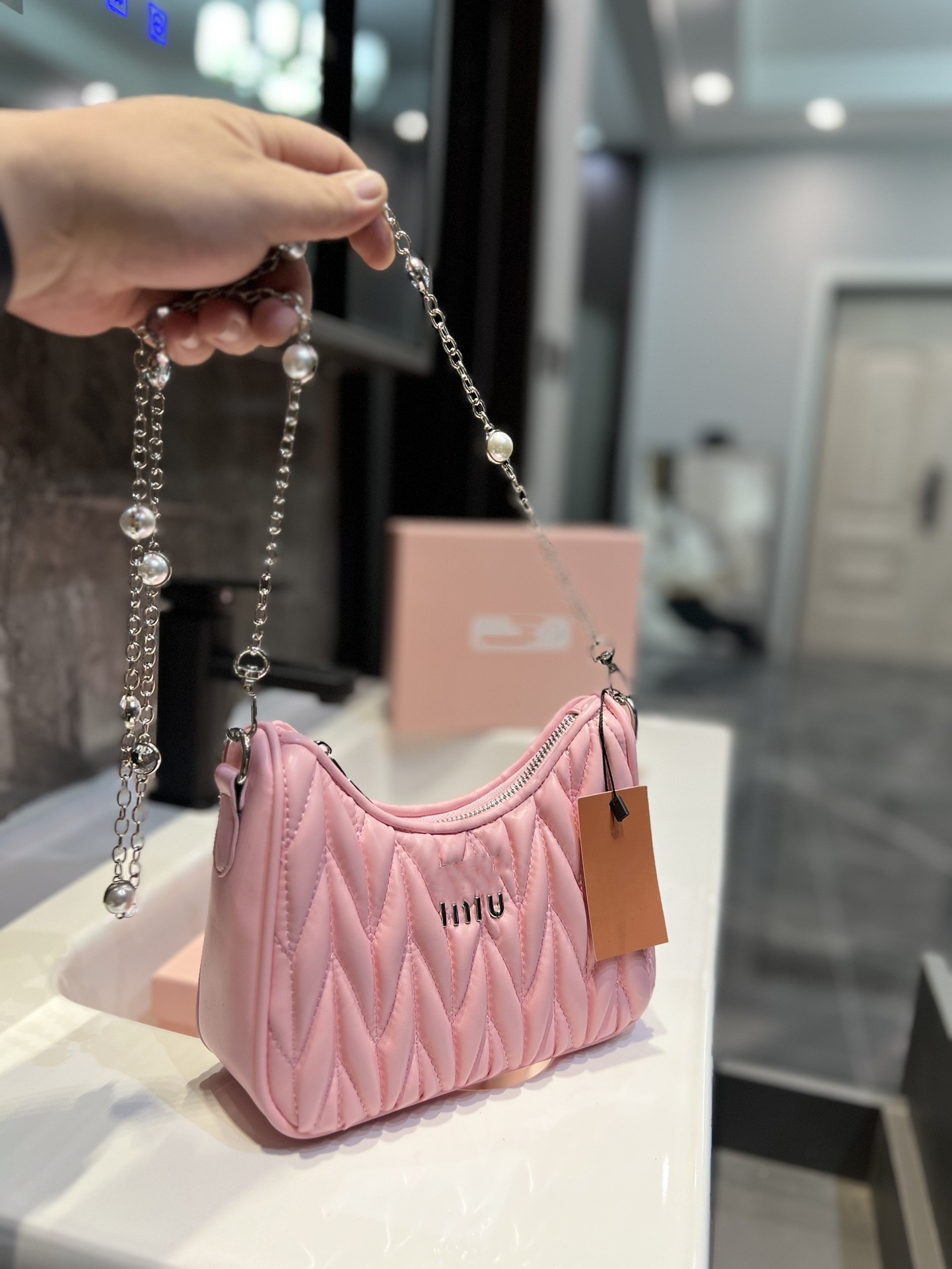 

2022 Designer Handheld Classic Black and White Shoulder Bag Choose Our Quality to Make You Fashion and Confident