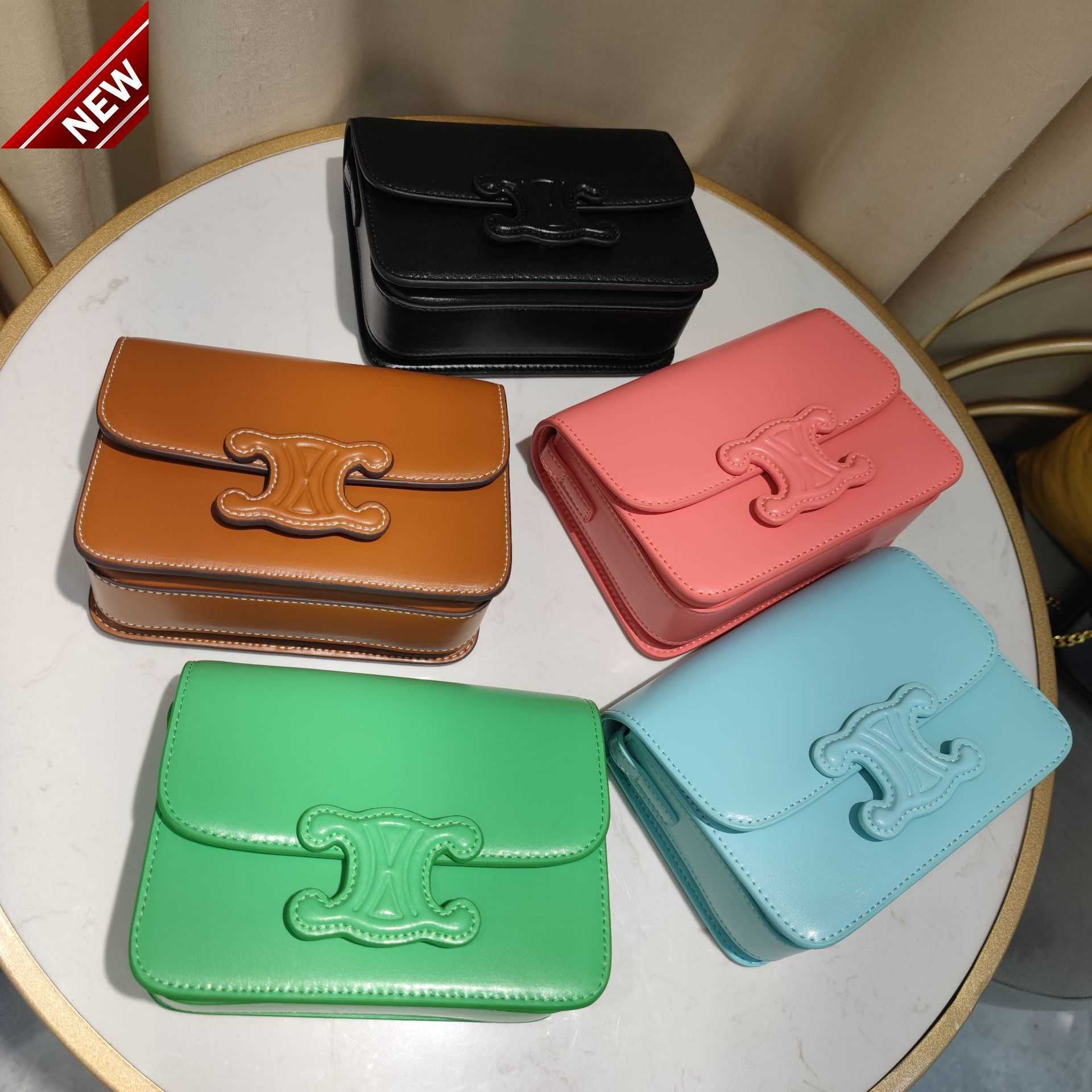 

Women's Designer Bags 2023 Spring / Summer New Triumphal Arch Candy Tofu Texture Leather One Shoulder Messenger Box Small Square Female Factory Direct Sales, White7