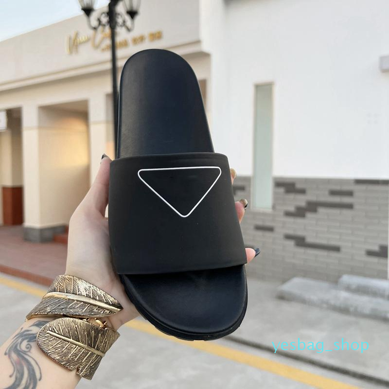 

Triple Black White Leather Slide Sandals For Man Woman Slipper Emblematic Mules 006 Minimal Design Flip Flops Lugged Rubber Tread Sole Casual Fashion
