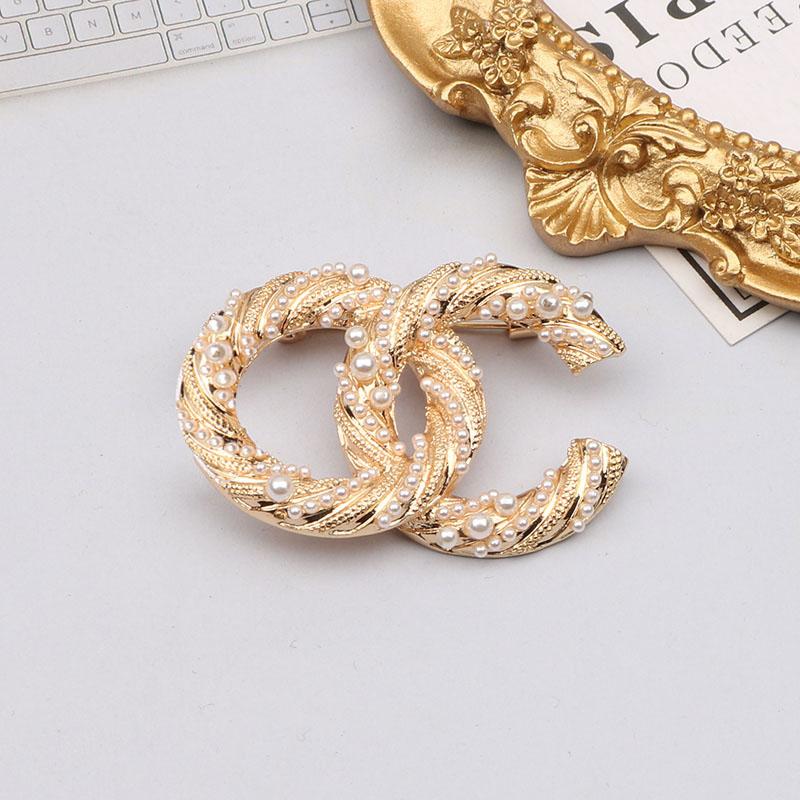 

Luxury Design Brand Desinger Brooch Women Crystal Rhinestone Pearl Letter Brooches Suit Pin Fashion Gifts Jewelry Clothing Decoration Accessories Famous Design-8