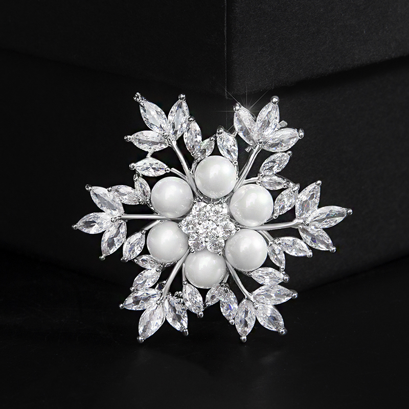 

Luxury Crystal Snowflower Brooch Pin for Women Winter Festivel Brooch Fashion Jewelry Wedding Accessories Christmas Gift