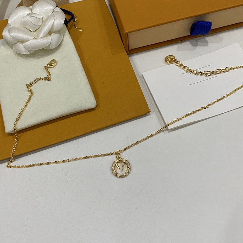 

With BOX Fashion Women Luxury Designer Necklace Choker Pendant Chain 18K Gold Plated Stainless Steel Letter Necklaces Wedding Jewelry Accessories B539