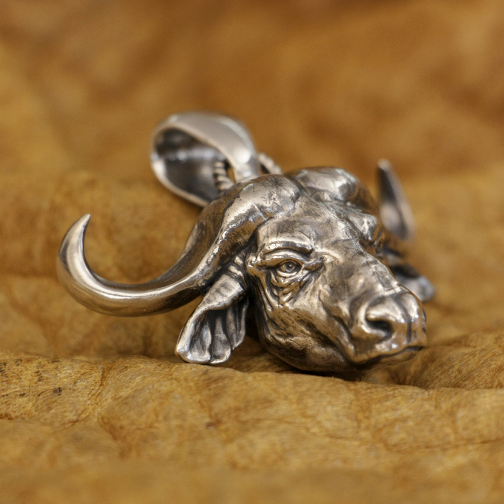 

LINSION 925 Sterling Silver Syncerus Caffer Pendant Biker Punk Jewelry TA392