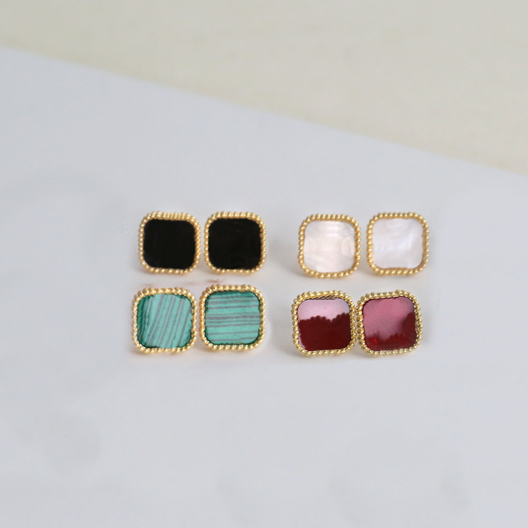 

Designer Clover Flowers Stud Earrings Van Charm Bracelet Women Love Pendant Necklaces Fashion Luxury Jewelry Woman SFSDFf