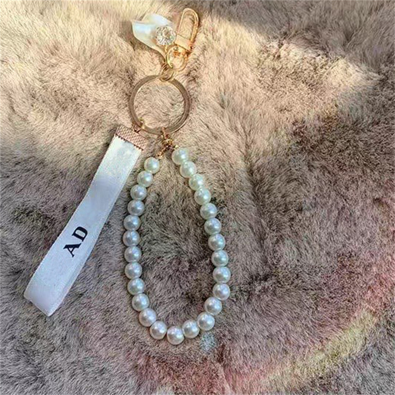 

Fashion Designers Keychains Pearl Beading Conch Key Chain With Letters Women Accessories Bag Decorate Ornaments Key Holder