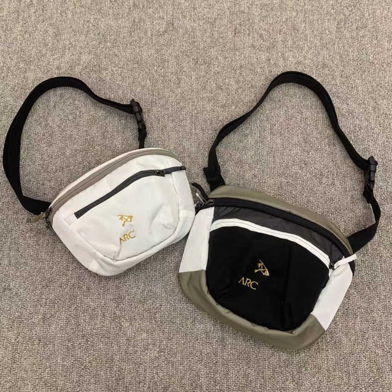 

Polyester waist bag lady fashion embroidery handbag arc designer fanny pack pillow shoulder bags outdoor waterproof men women purse, White