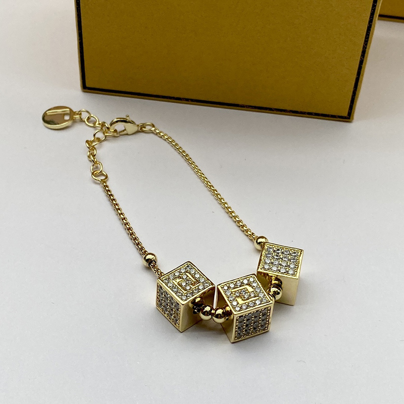 

2022 Elegant Designer Charm Bracelets For Mens Women Full Gold Letters F Bracelet Gifts Womens Diamond Bracelets Jewelry 22120806
