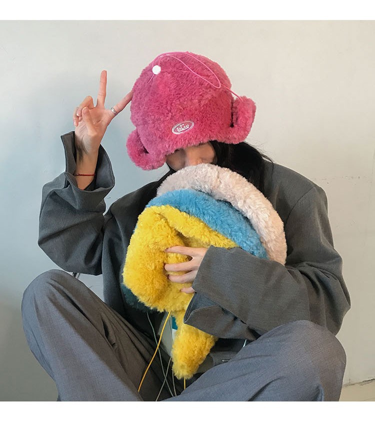 

Autumn and Winter Beanie Plush Thick Warm Windproof Skull Caps for Women, Aspic