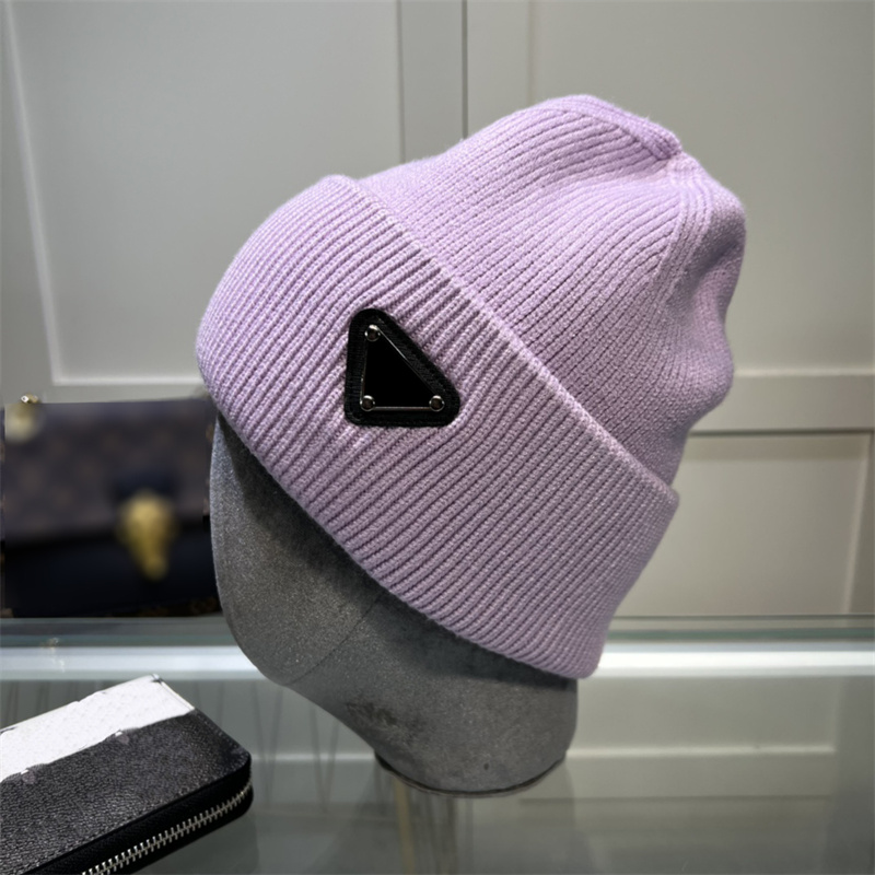 

Womens Luxury Cashmere Beanies Designer Brand Bucket Hats Classic Fashion Caps Mens Casual Hats Winter High Quality Warm Cap Unisex Hat, Red