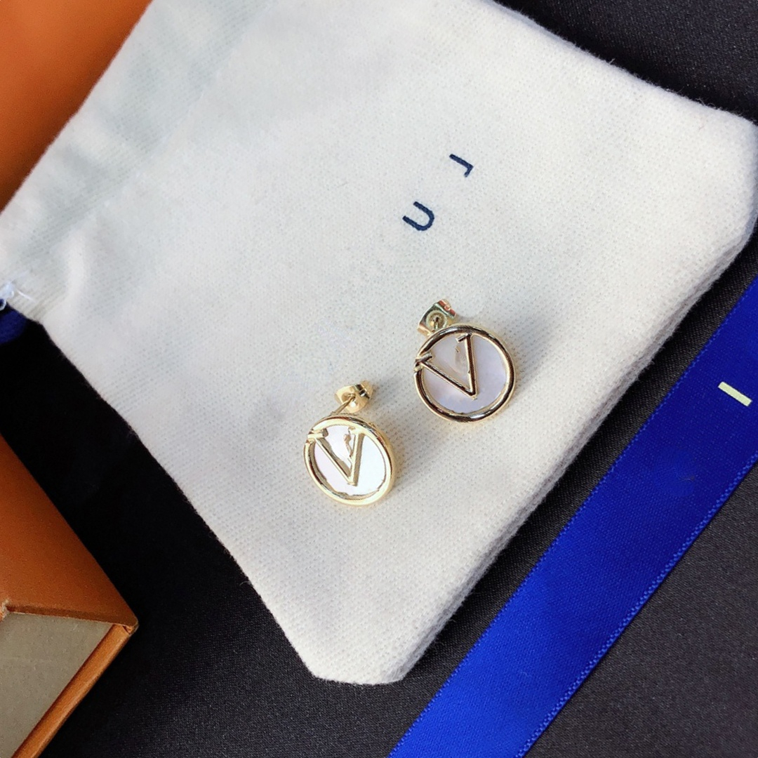 

Charm Luxury Earrings Letter Gold Earings Fashion Jewelry Girl Fritillaria v Popular Brand Wedding Party Accessories Selected Gifts for Family and Friends