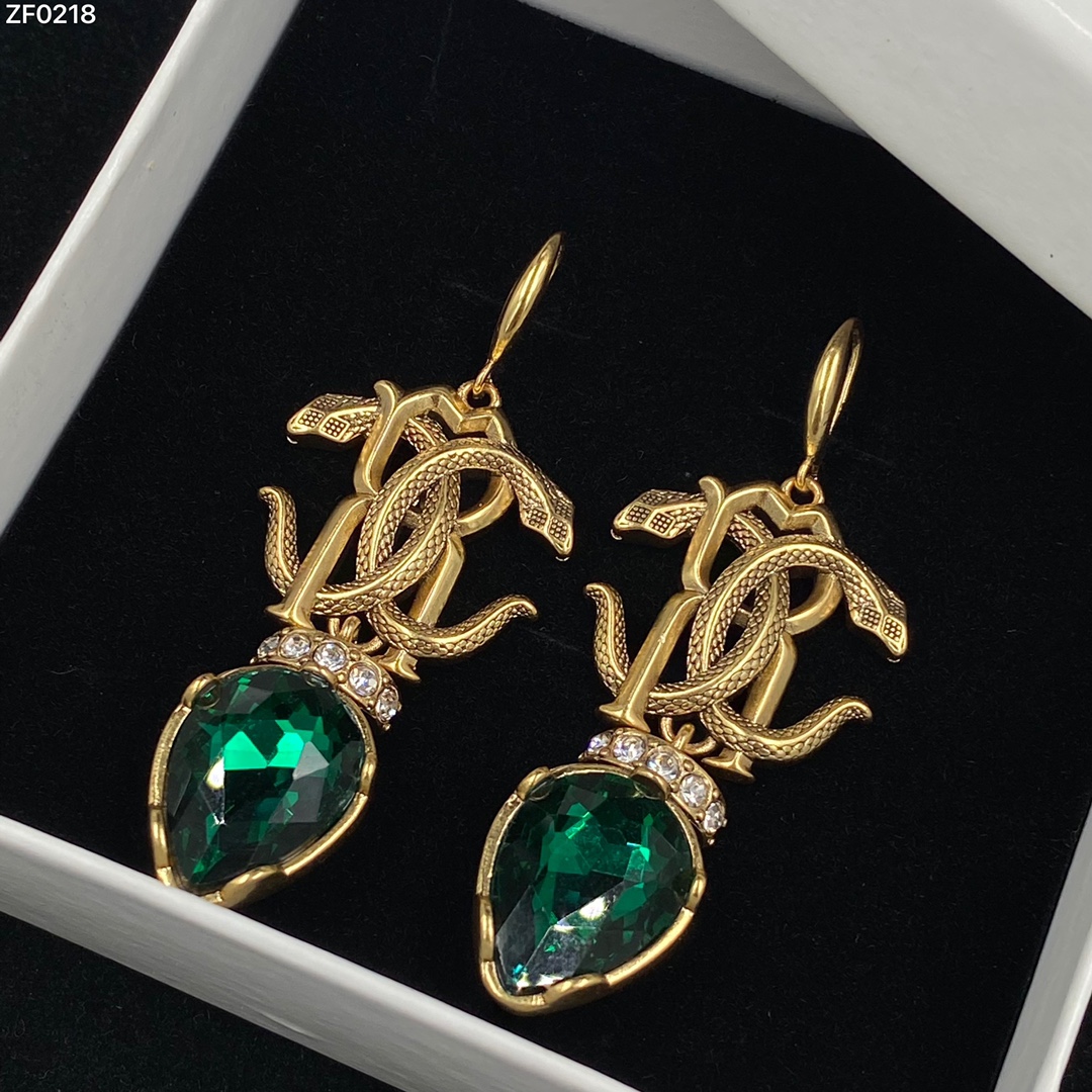 

Hiphop Punk Skull Dangle Earring Ear Cuff Snake Wrapped Heart Zircon Vintage Tassel Copper Earrings Studs ME1 --01 three Color Women Jewelry Gifts