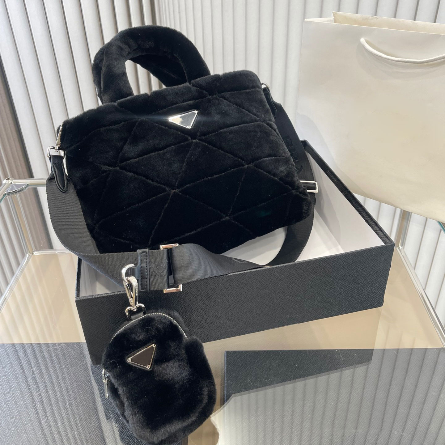 

Luxury designer bags women handbag plush shoulder bag classic letter geometric tote bag fashion casual crossbody with box external small purse 3 colors verys good, Beige