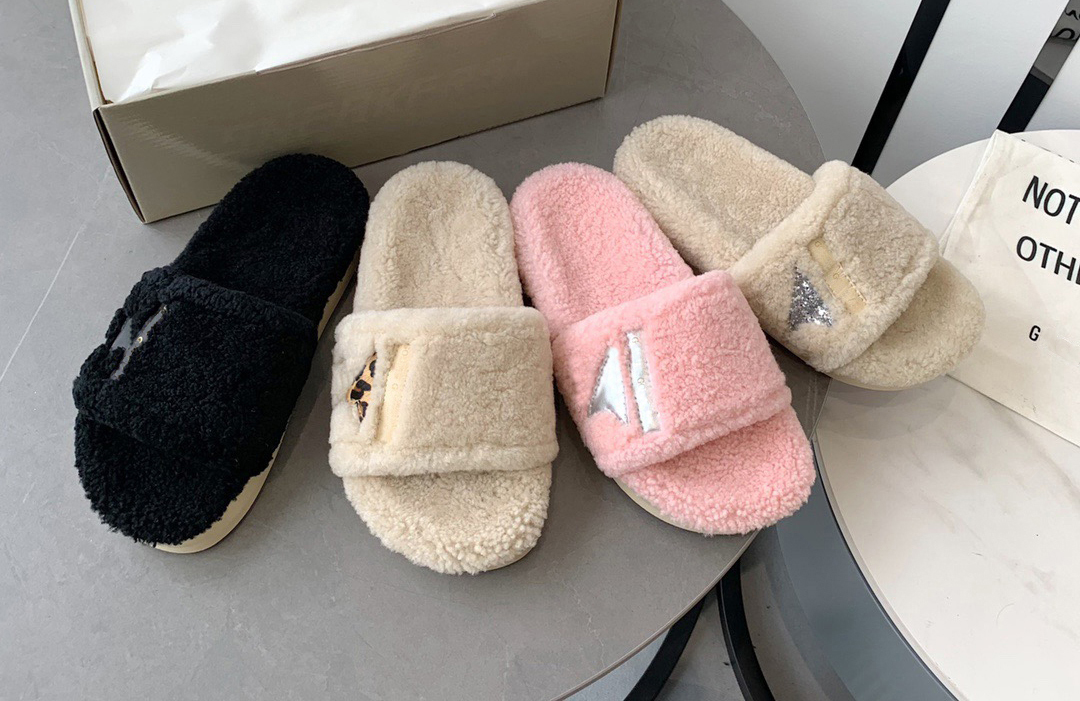 

Designer Fashion Women Wool Sandals Warm Comfort Slippers Woman Slipper Autumn Winter Slides Scuffs Sandal Size 35-41, Black