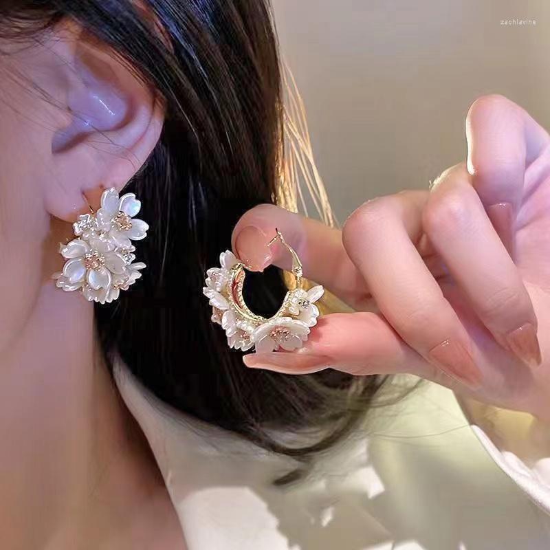 

Dangle Earrings Fashion Set Zircon White Flower Cluster Round Gold Drop Ear Style Women's Exquisite Luxury Design Party Premium Jewelry
