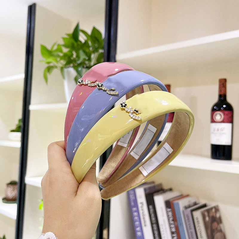 

Fresh Fashionable Flower Hair Hoop Korean Diamond Letter Headband Leather Multi-color Simple Headband Vintage Couple Headwear Designer Hairpin, Pink