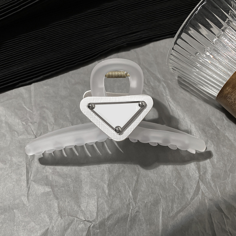 

designer headband p claw clip for womens head hands classic inverted triangle Hair Women Girls Brand Letter celtic Hair Claws luxury Hairpin Scrub white jewelry