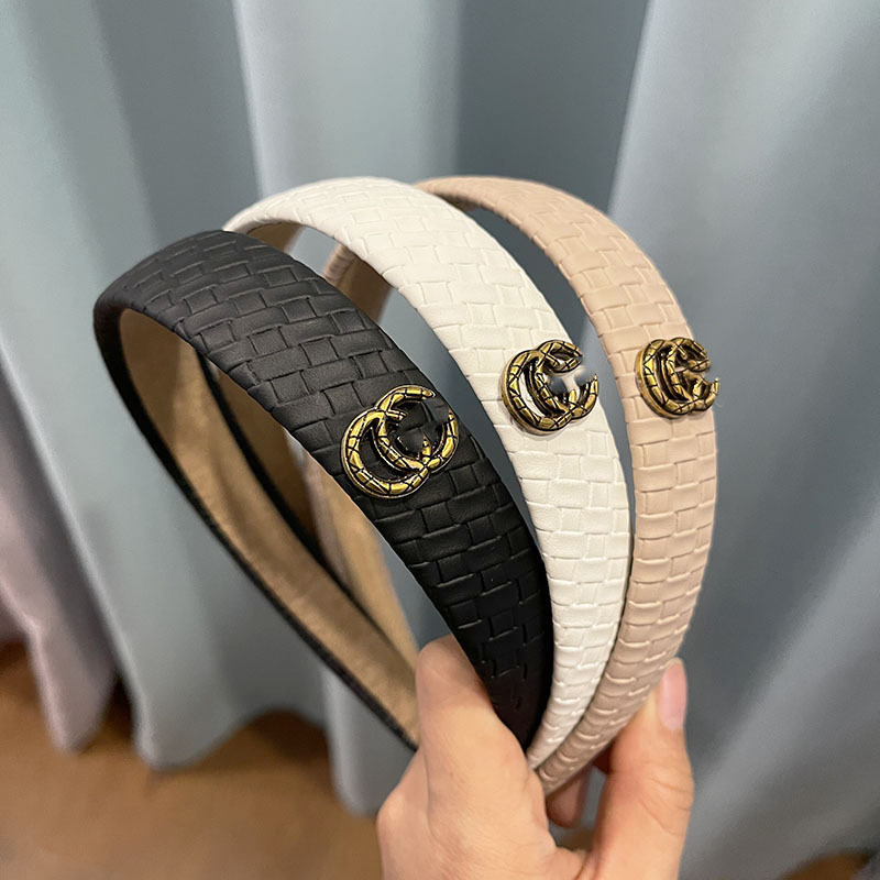 

Korean Designer Hair Hoop Fashion New Style Leather Solid Letter headband Grid Simple Hair Clip Luxury Brand Hairpin Classic High-end Gift Design Headwear, Black