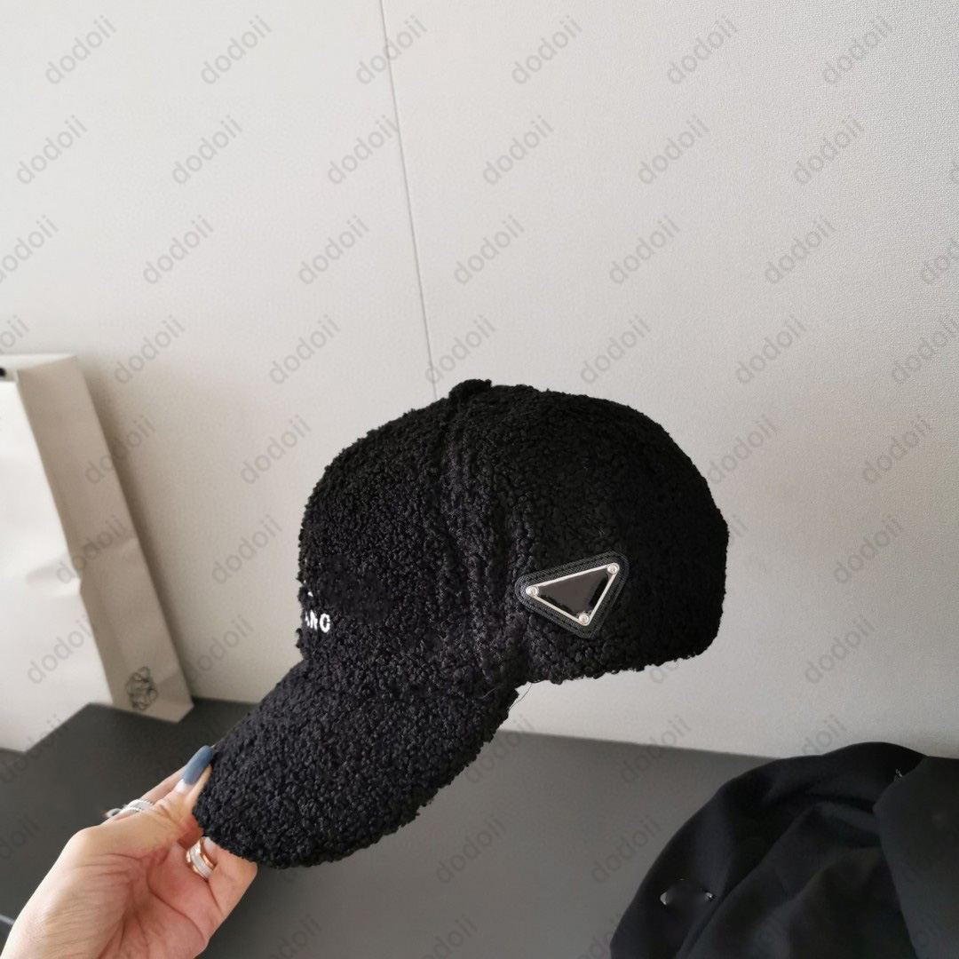 

Designer Hat For Women Winter Casual Terry Caps Classic Metal Pattern Fitted Hats Lady Stylish Wool Lamb Warm Ball Cap, White