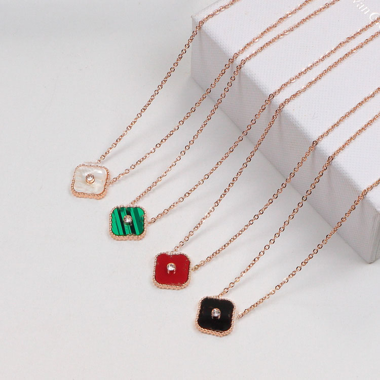 

Necklace Designer Black Agate Four leaf Grass Lucky Women Luxury Necklace 18K Gold Chain Jewelry Birthday Wear Christmas Valentine Gift Box