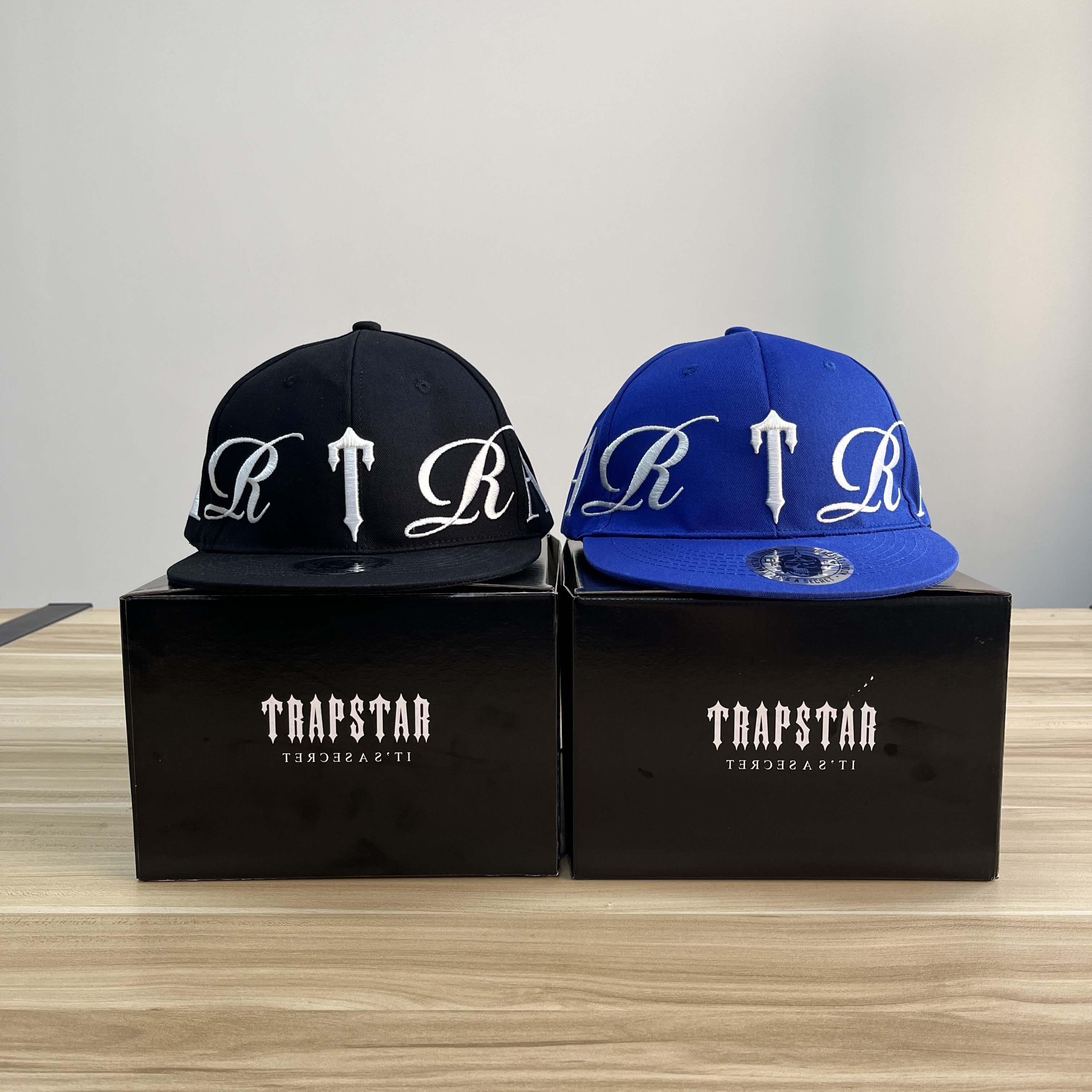 

Couple Trapstar designer baseball cap sporty lettering embroidery casquette, Blue