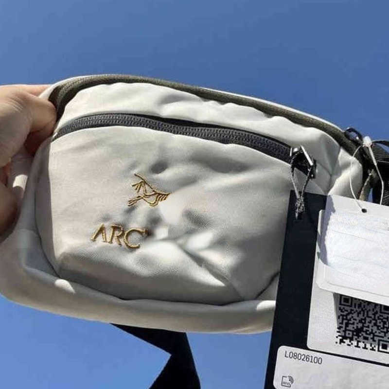 

Polyester Waist Bag Lady Fashion Embroidery Handbag Arc Designer Fanny Pack Pillow Shoulder Bags Outdoor Waterproof Men Women Purse 48423, Black