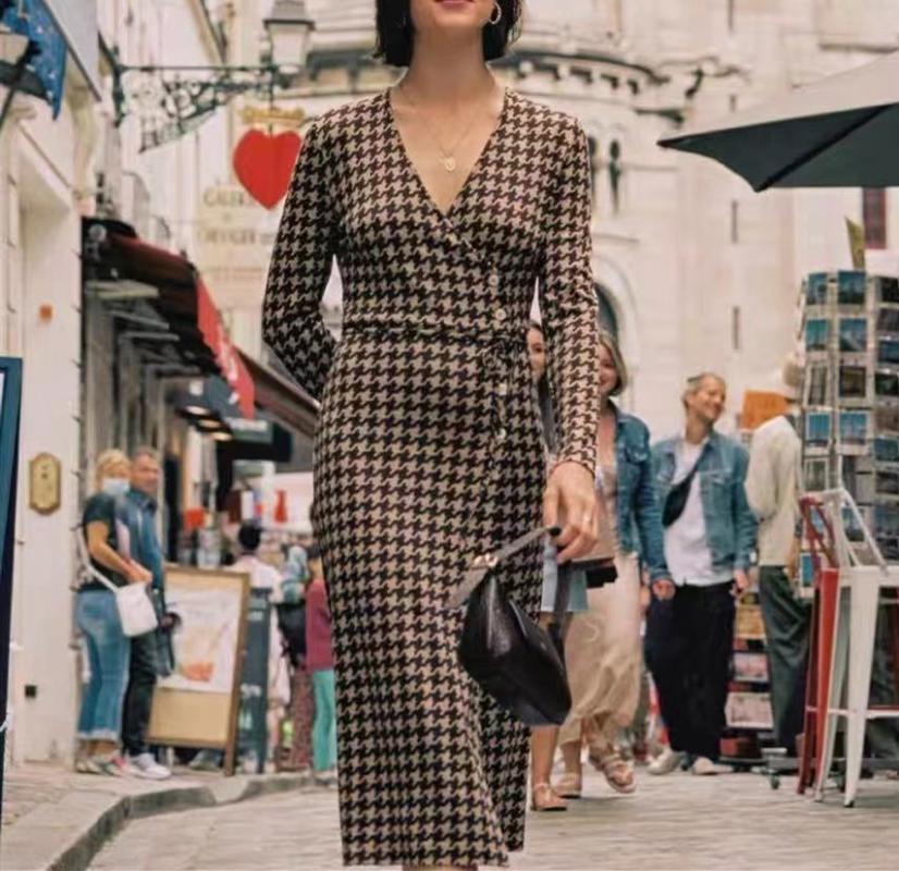 

Casual Dresses 2022 Autumn And Winter Product Houndstooth Print V-neck Side Buckle Lace Long-sleeved Knitted Midi Dress
