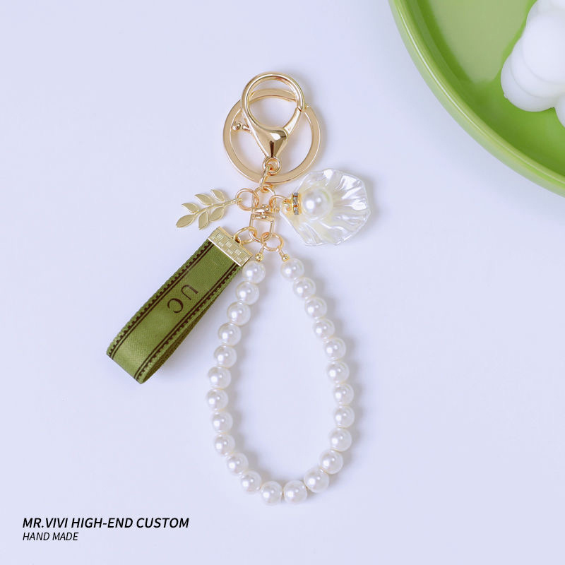 

Fashion Car Keychains Pendant Casual Antique Bell Orchid Green Ribbon Pearl Designers Key Chain With Letters Heart Bow Pendant Chain