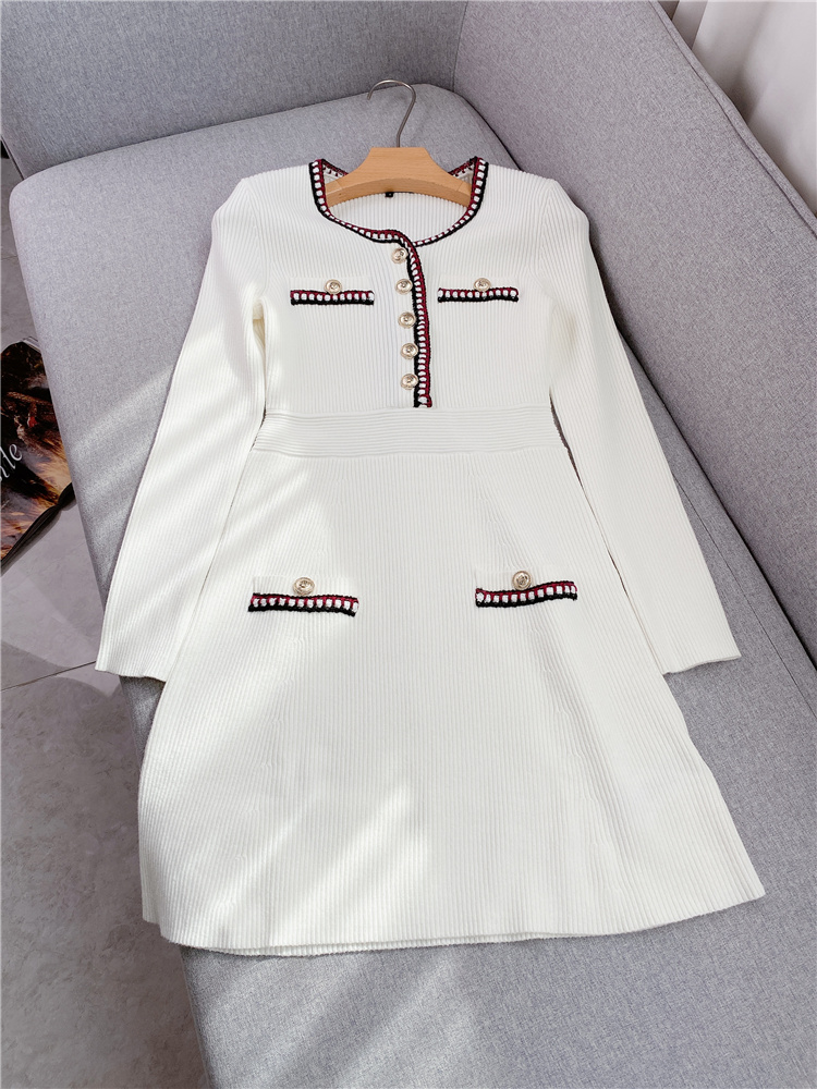 

2023 Spring White / Black Contrast Color Panelled Knitted Dress Long Sleeve Round Neck Buttons Short Casual Dresses W2D080910