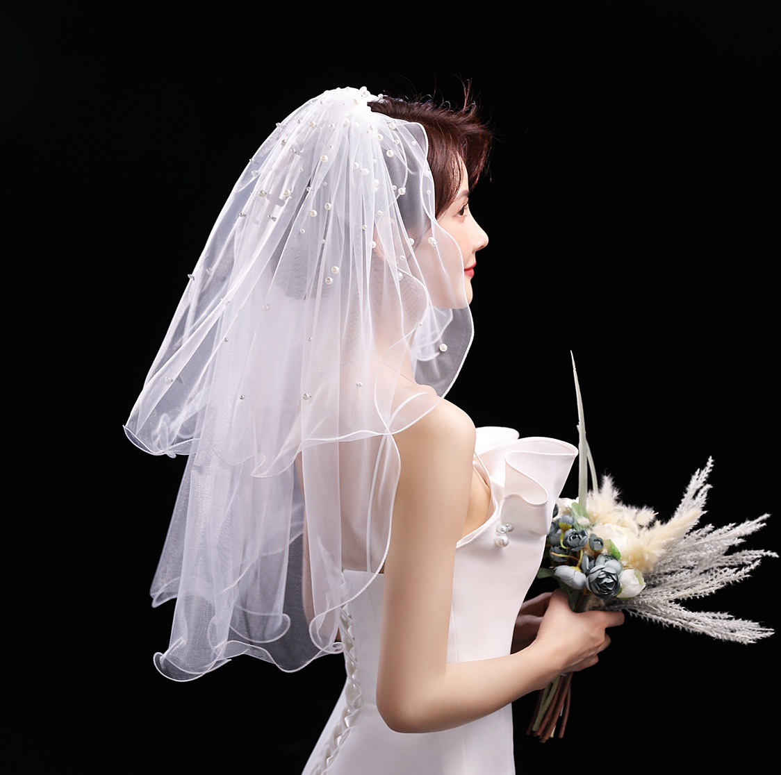 

Stunning Short Wedding Veil White Bridal Veils Tulle with Pearls Headwear