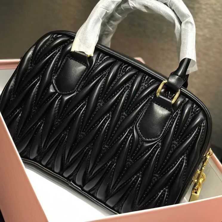 

Bag miu Designer Mimius Miu Cloud Little Sheepskin Pleated Pillow Underarm One Shoulder Crossbody Handbag Female Classic Mu Hairy Bags GW16 OGY9, Small black