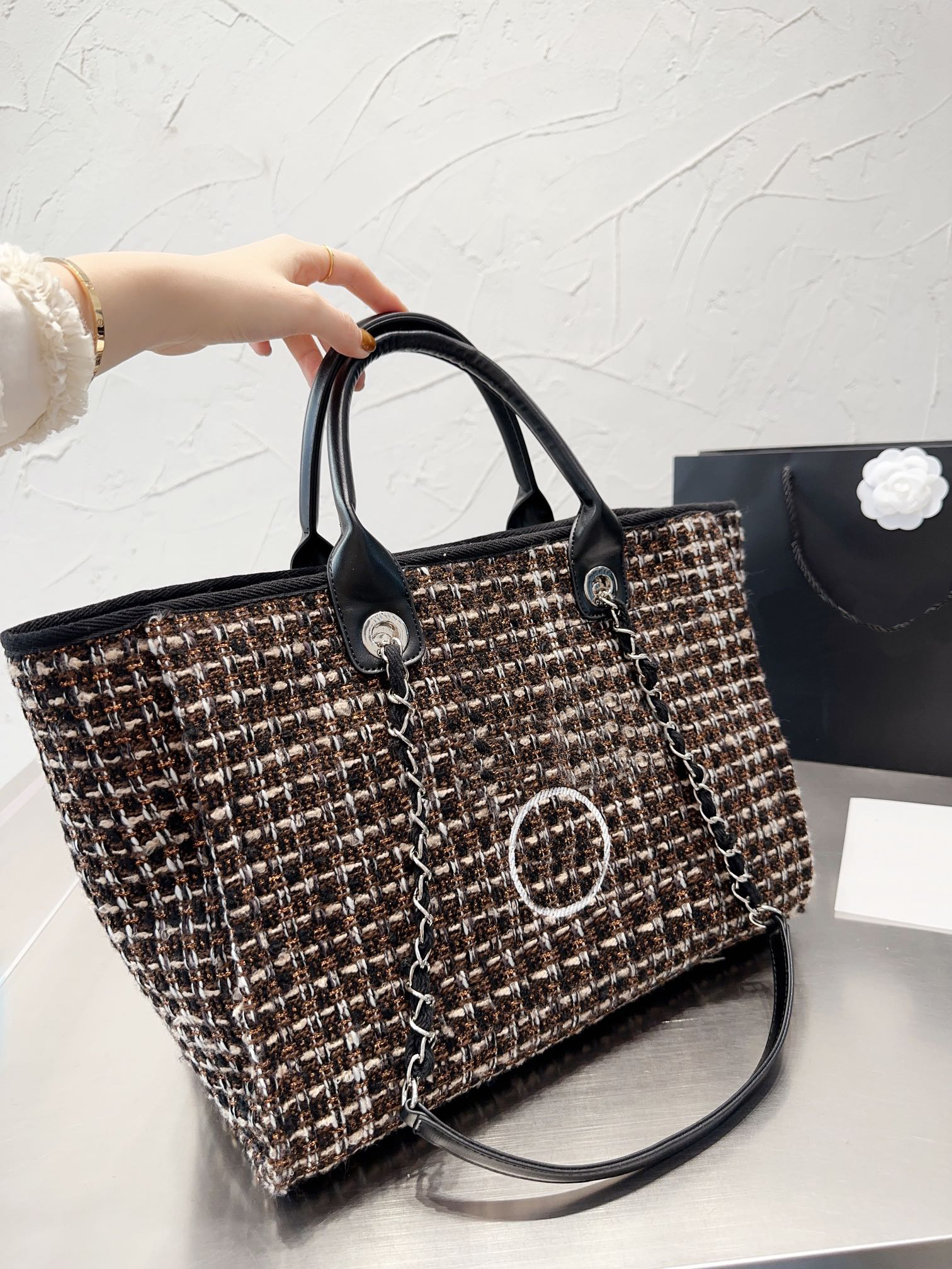 

TZ Fashion Woolen beach bag Silver Hardware chain Large capacity handbag casual design shopping bags Lightweight daily women travel shoulder bag designer tote 38CM, Beige