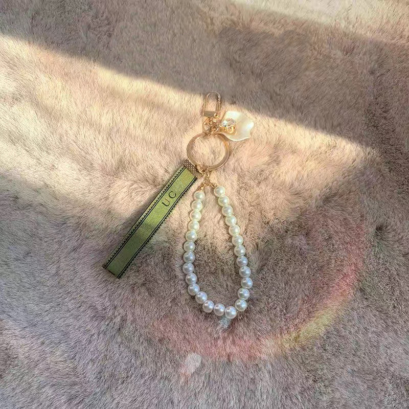 

Fashion Designer Keychains Pearl Beading Conch Key Chain With Letter Women Accessories Bag Decorate Ornaments Key Holder