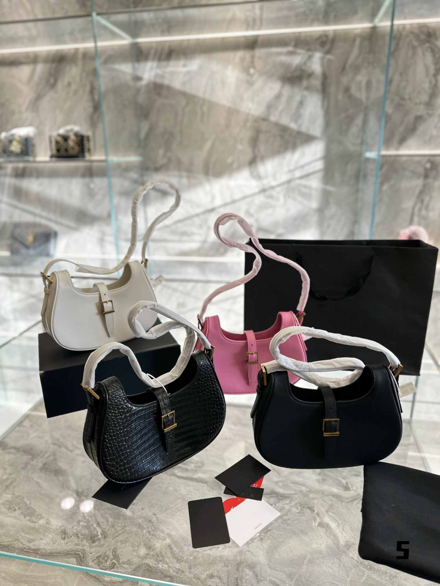 

Autumn and Winter 2022 New Women's One Shoulder Crossbody Tote Bag Fashion Versatile Simple French Stick Bag, Black