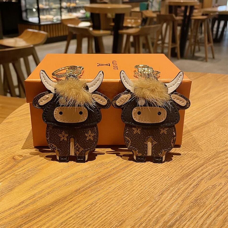 

4 styles Retro Brand Designer Keychain Brown for Men and Women Classic Key Ring Car Backpack Cellphone Pendant Cartoon Cow Printin282c