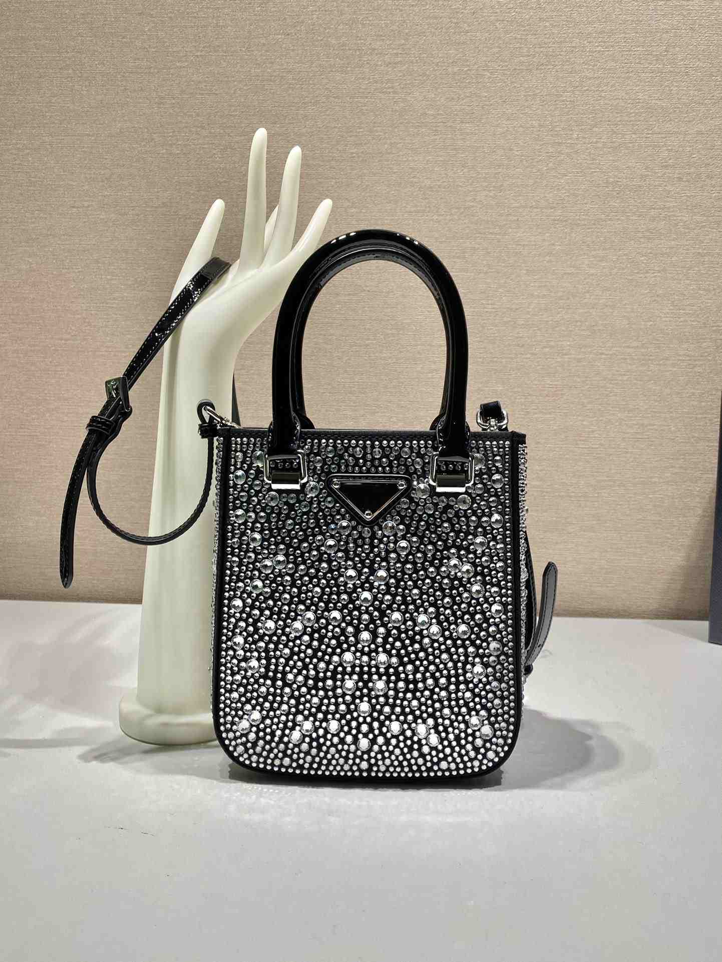 

Autumn and Winter 2022 New Women's One Shoulder Crossbody Handbag Casual Versatile Commuter Bag Simple Atmosphere Glittering, Black