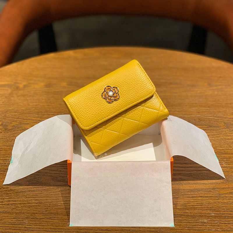 

Fashion design women's short fastrack wallets pressed flower buckle youth wallet leather camellia yellow fortune-making flowers, Red