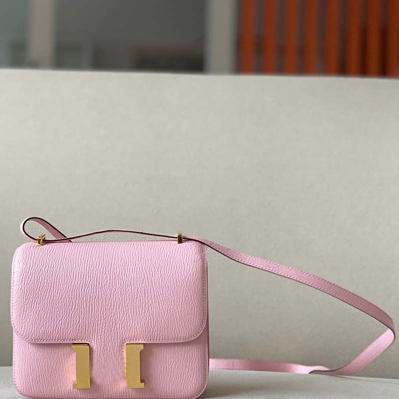 

2022 Plain the Tote Bag Famous Designer Cool Practical Handbag Women Crossbody Casual Goat leather solid color variety first choice, White1