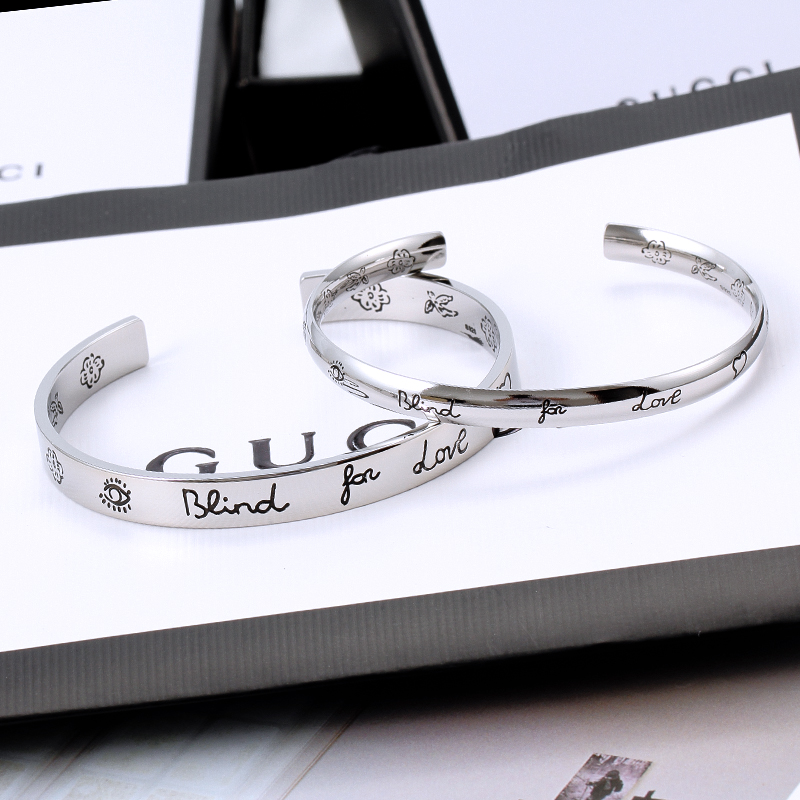 

Titanium Steel Band Charm Bracelets C-shaped Opening Female Couple Bangle Skull Daisy Enamel Bracelet