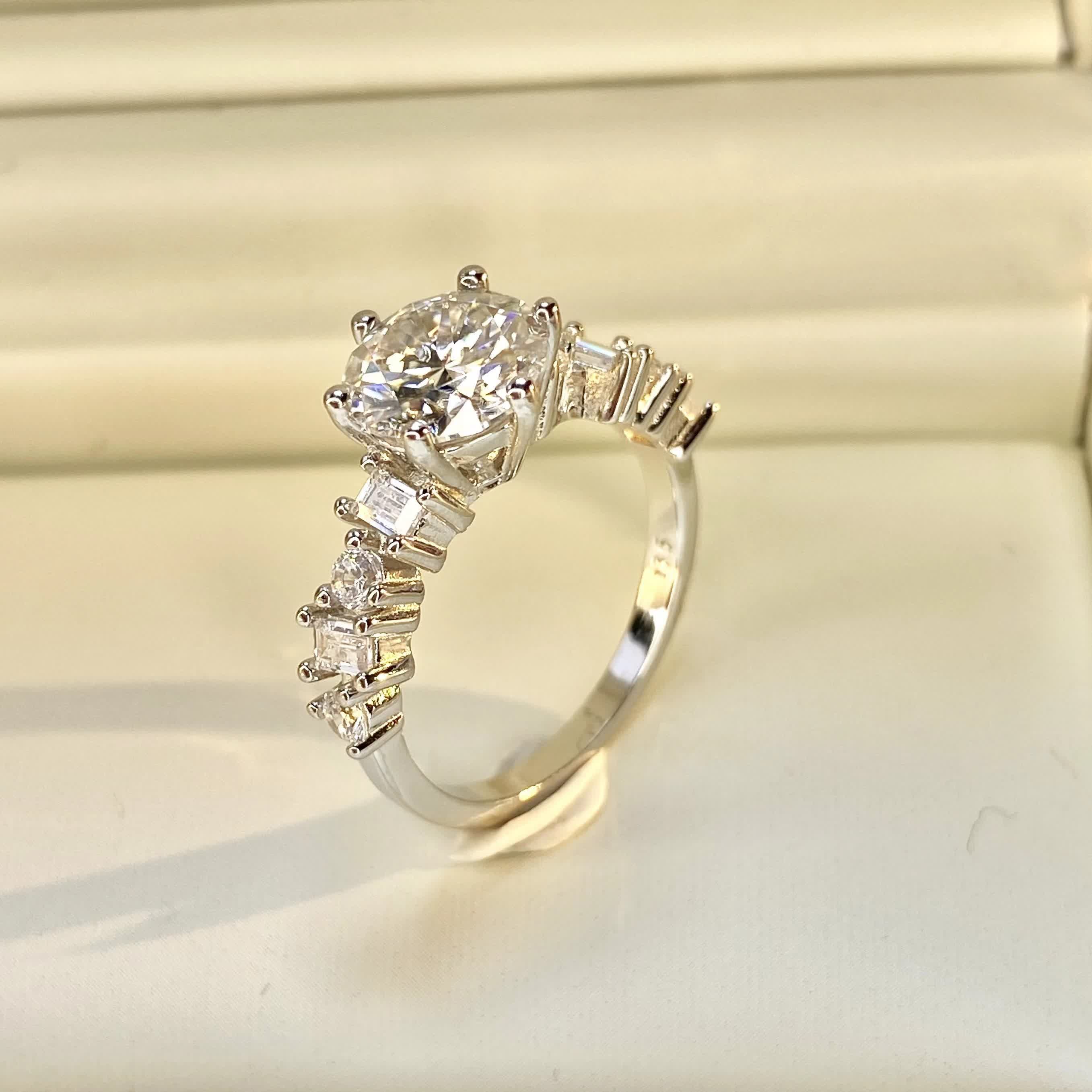 

925 Sterling Silver Moissanite wedding fashion rings High-end luxury ring with diamond