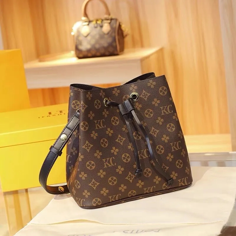 

2022 womens Bucket Bag Fashion Hot Handbag Designer Print Embroidery Multicolor Single Shoulder Large Capacity shopping bag, Red