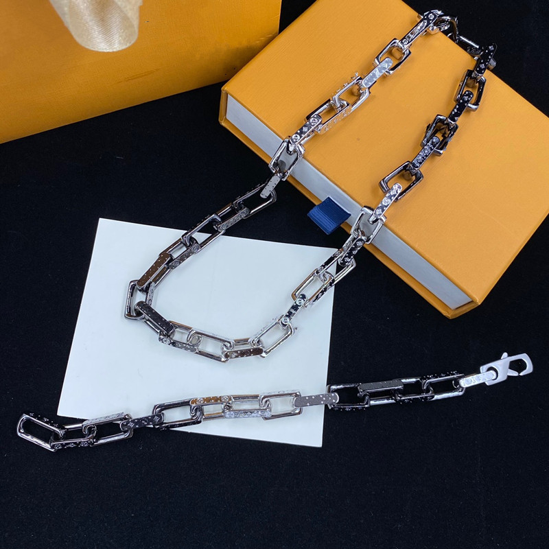 

Designer Bracelets Necklaces Set Women Men Silver Necklace Luxury Jewelry Sets Fashion Love Bracelet Womens Cuban Link Chain Ornaments