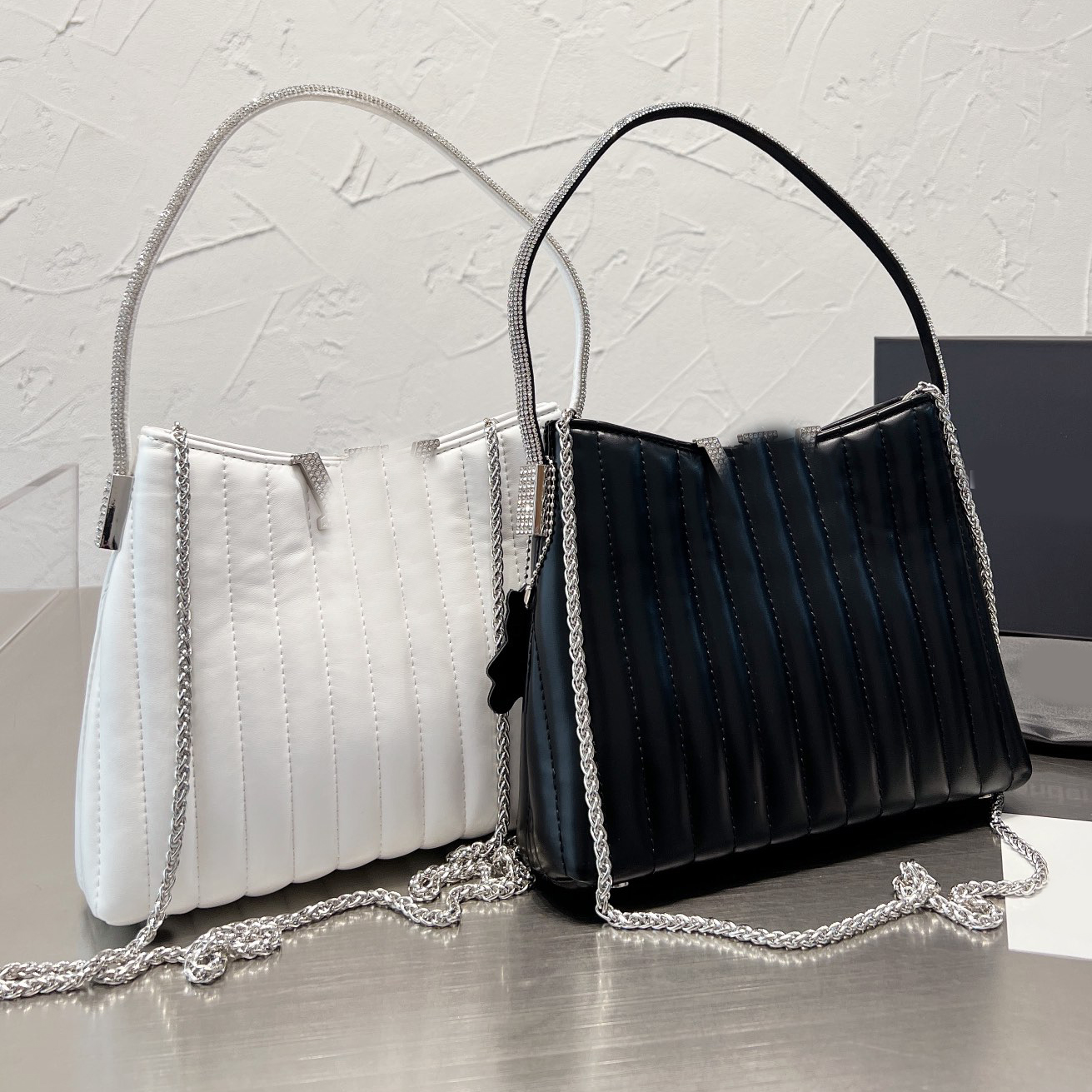 

Diamond Chain bag W lady Totes Luxury Designer Brand Fashion Shoulder Bags Handbags Women Letter Purse Phone bag Wallet Metallic, No bags