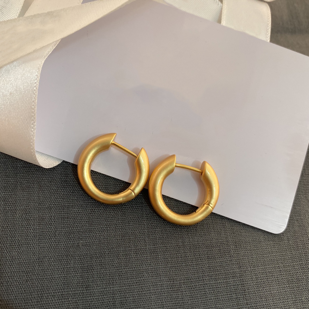 

creative European and American metal long ear buckle hollowed out B letter fashion earrings simple fashionable and personalized