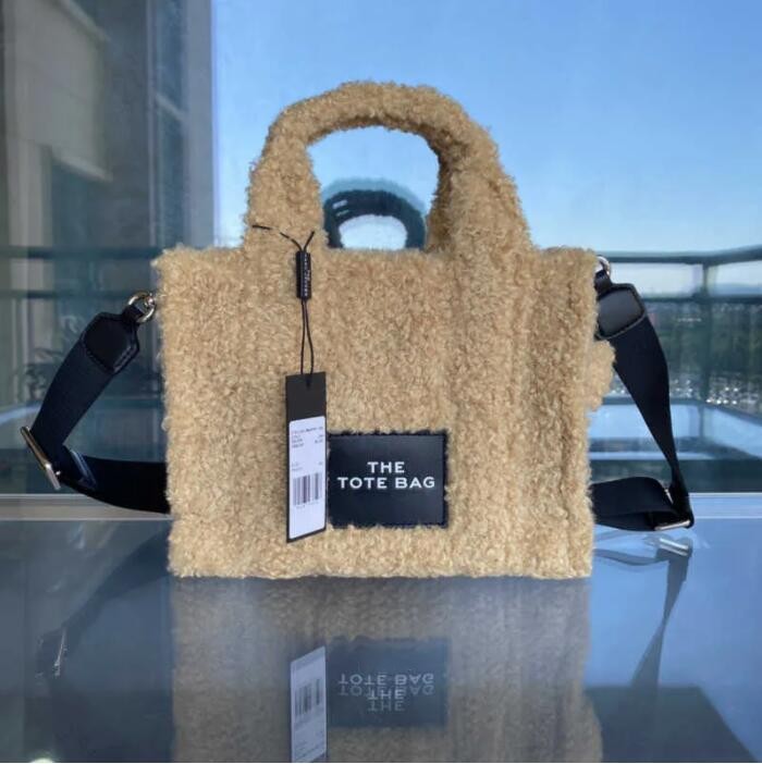 

CC The Totes mj Designer Women bags Mojie Teddy Bear Wool Crossbody Shopping Bag Winter Letter Casual Handheld Shoulder bag Handbags