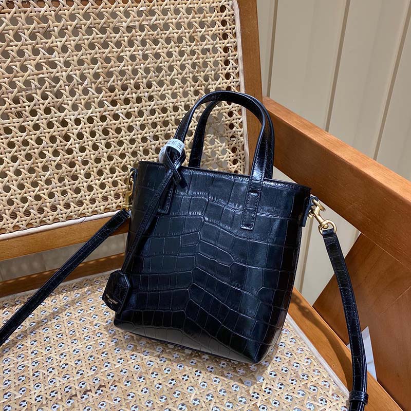 

Ladies handbags purse card holder black shopping bag shoulder bag genuine leather bags letter hardware big wallet luxury lady Chest pack Composite hobo