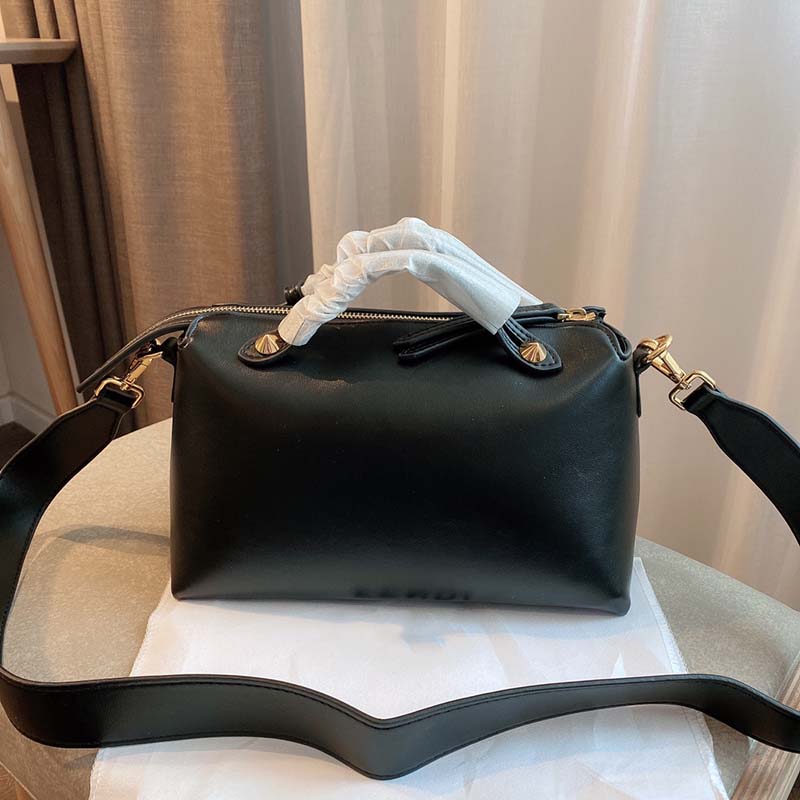 

AAA Luxury Shoulde bags Fashion Crossbody High Handbags Cowhide Leather Plain Bag Woman Thread Lady Fashion Luxuries New style Classic Stripes Chains Lock, Black1