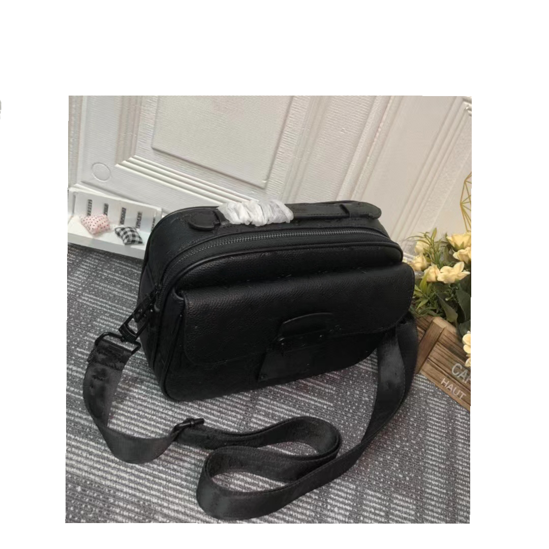 

Luxury Designers Shoulder Bag mens Monograms embossing Handbags Fashions classics set Lock postmans Handbag Fashion Luxurys Brands Crossbody Bags, 45806#black embossing